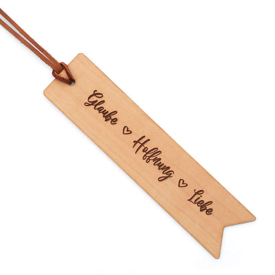 Holz-Lesezeichen "Glaube Hoffnung Liebe" · Echtes Holz · Gravur – Aus Gnade