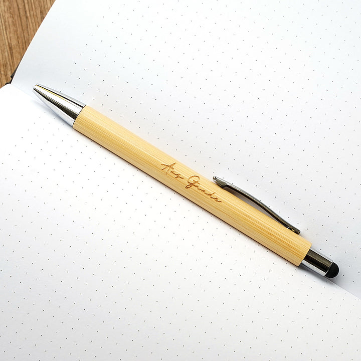 Bambus Kugelschreiber & Stylus "Aus Gnade" · Holzgravur