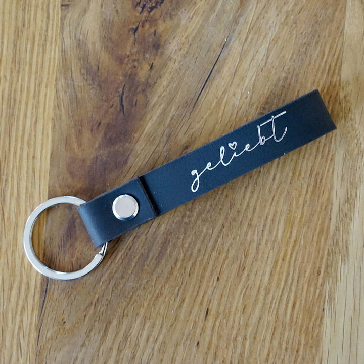 Schlüsselanhänger "geliebt" · Echtes Leder · Schocko Silberglanz Prägung