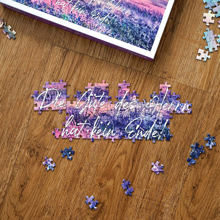 Puzzle "Die Güte des Herrn hat kein Ende!" · Bibelvers · 500 Teile – Aus Gnade