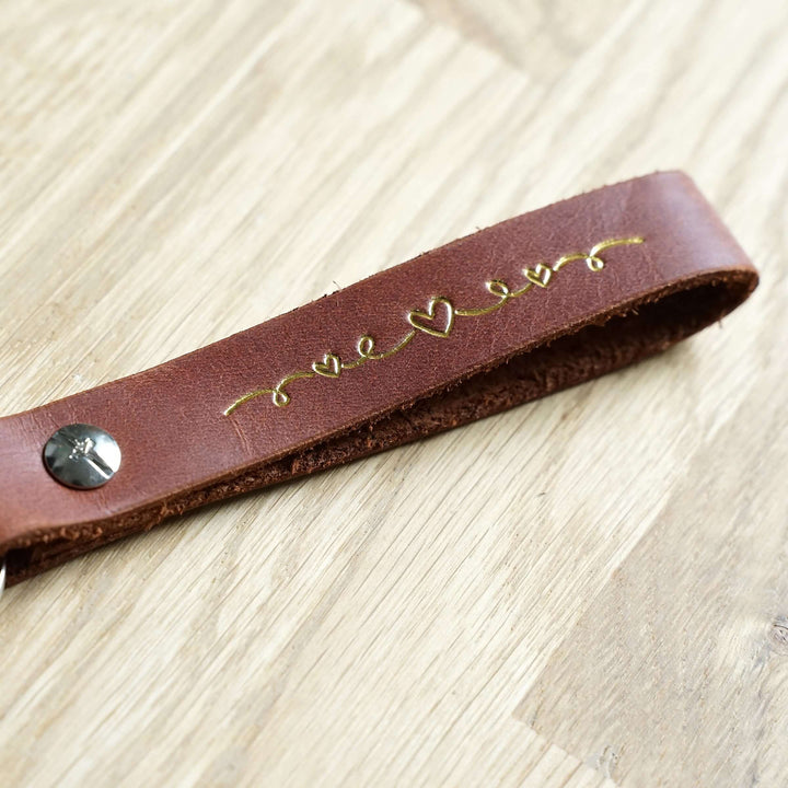 Schlüsselanhänger "Aus Gnade" · Echtes Leder · Goldglanz Prägung – Aus Gnade