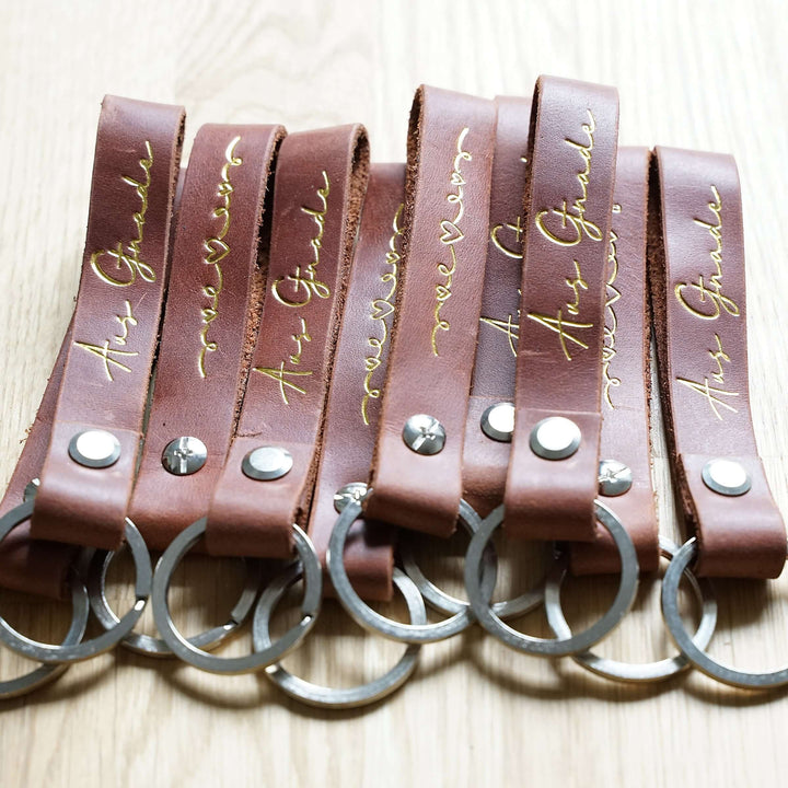 Schlüsselanhänger "Aus Gnade" · Echtes Leder · Goldglanz Prägung – Aus Gnade