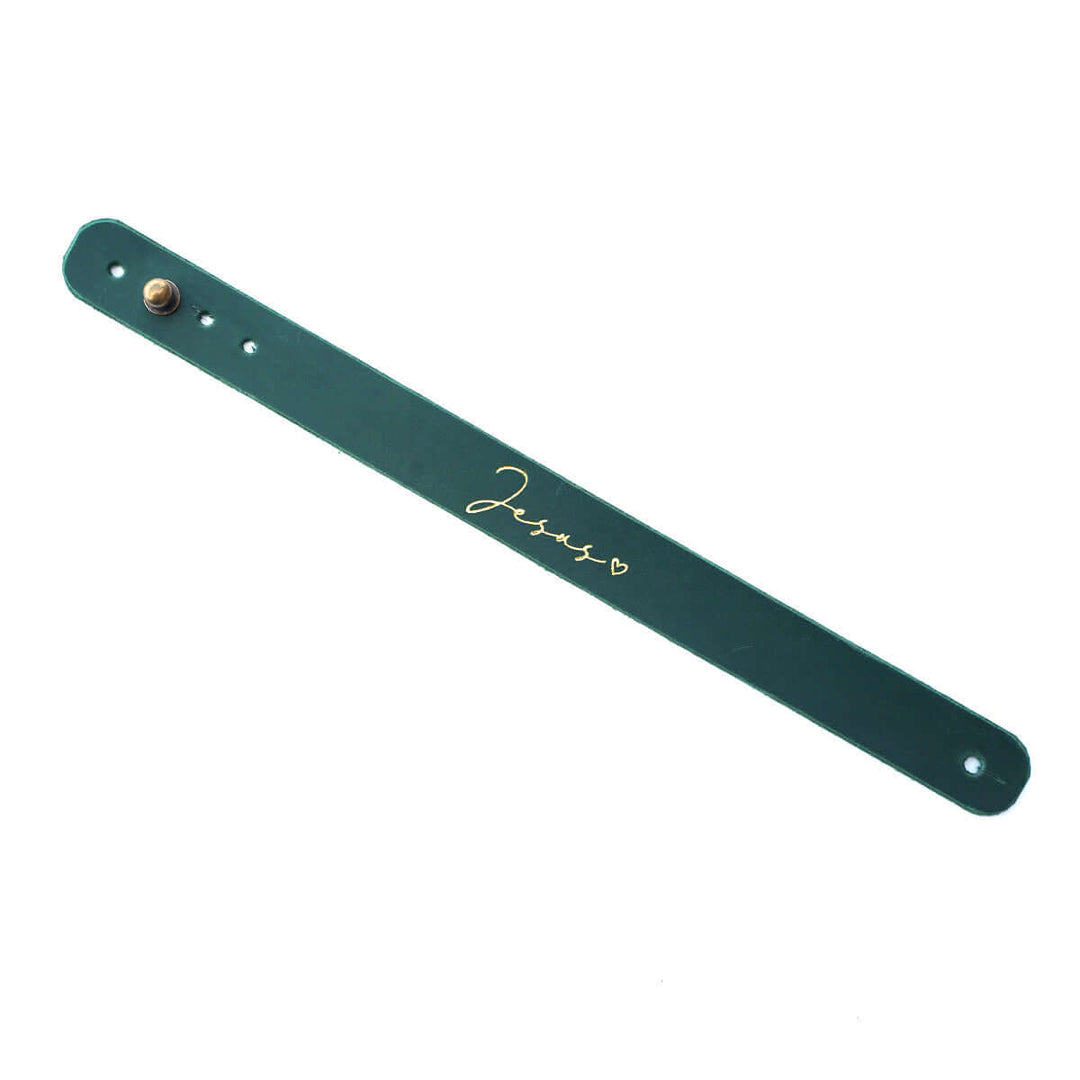 Armband "Jesus" · Echtes Leder · Grün mit Goldglanz Prägung – Aus Gnade