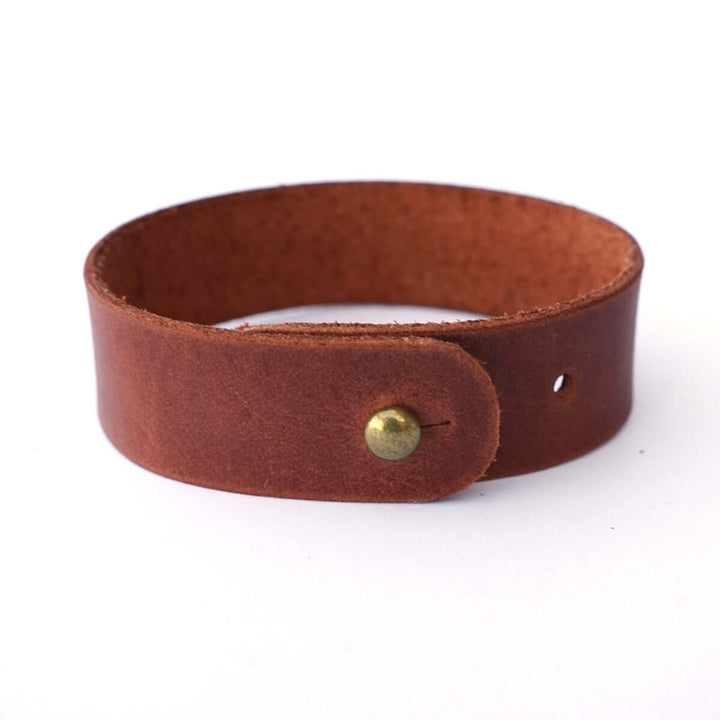 Armband "geliebt" · Echtes Leder · Cognac mit Goldglanz Prägung