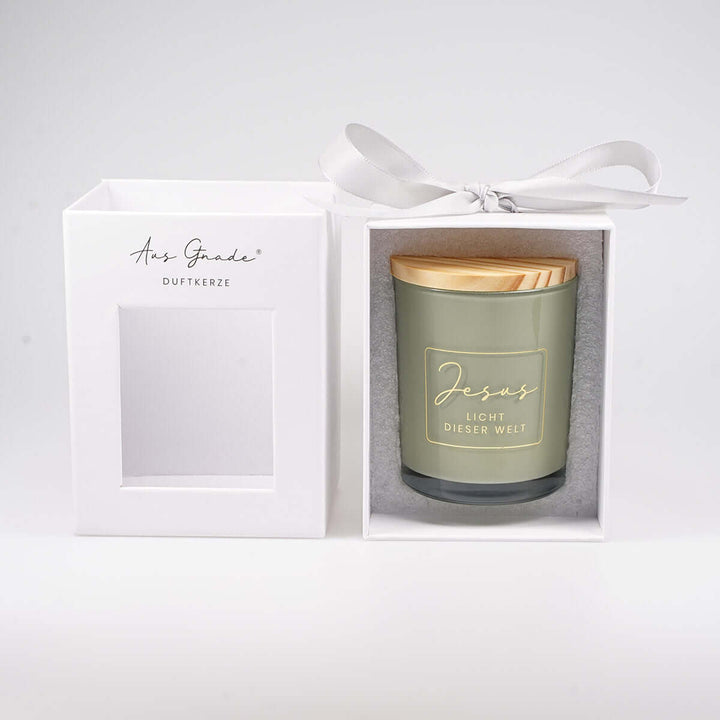 Premium Duftkerze "Jesus – Licht dieser Welt" · Geschenkbox · Grüner Tee – Aus Gnade