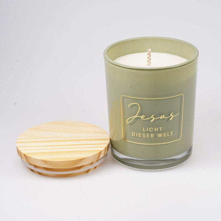Premium Duftkerze "Jesus – Licht dieser Welt" · Geschenkbox · Grüner Tee – Aus Gnade