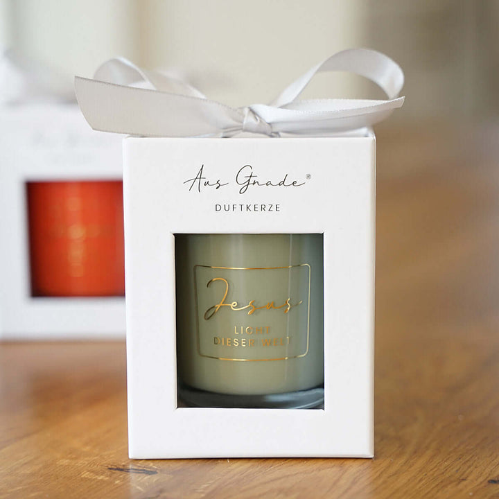 Premium Duftkerze "Jesus – Licht dieser Welt" · Geschenkbox · Grüner Tee – Aus Gnade