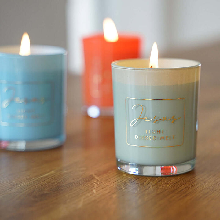 Premium Duftkerze "Jesus – Licht dieser Welt" · Geschenkbox · Grüner Tee – Aus Gnade