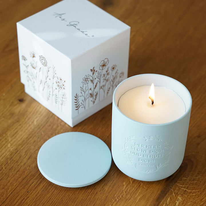 Premium Duftkerze "Gottes Segen" · Keramik-Gravur + Geschenkbox · Feige + Johannisbeere