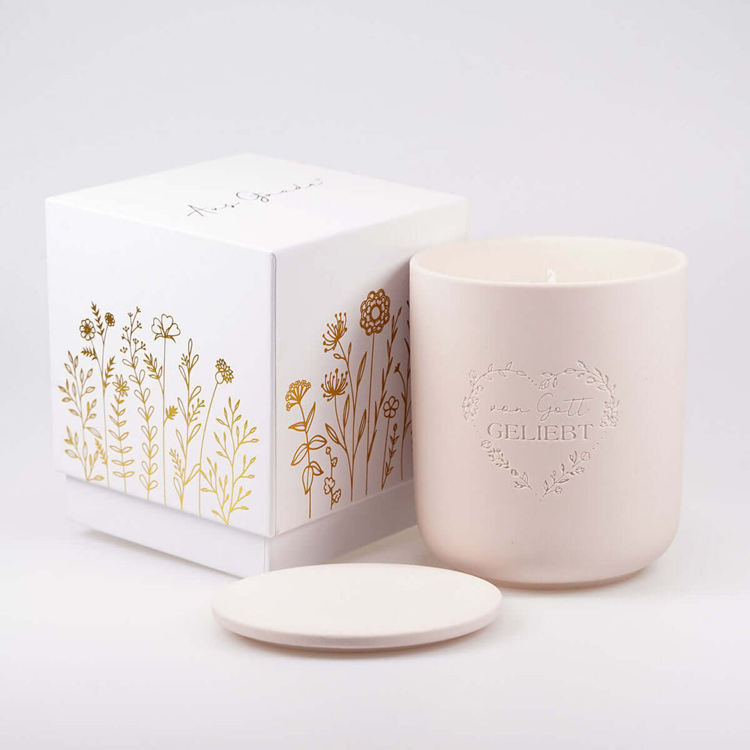 Premium Duftkerze "Von Gott geliebt" · Keramik-Gravur + Geschenkbox · Jasmin