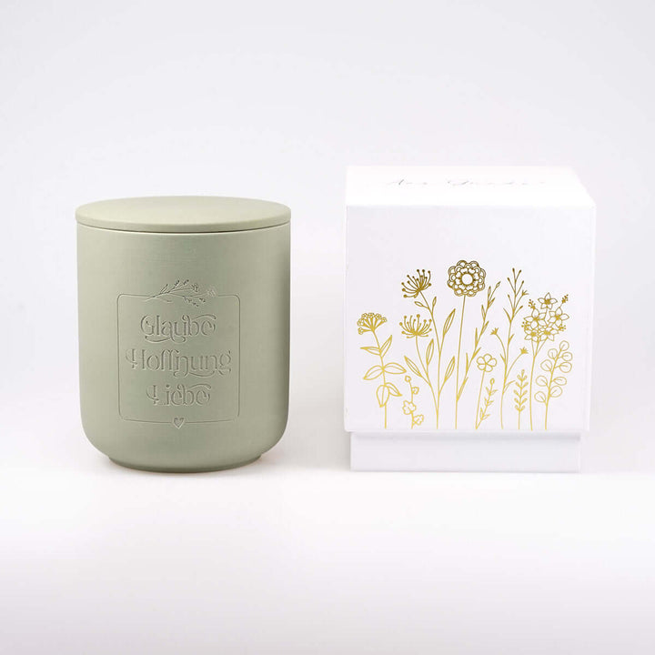 Premium Duftkerze "Glaube Hoffnung Liebe" · Keramik-Gravur + Geschenkbox · Grüner Tee