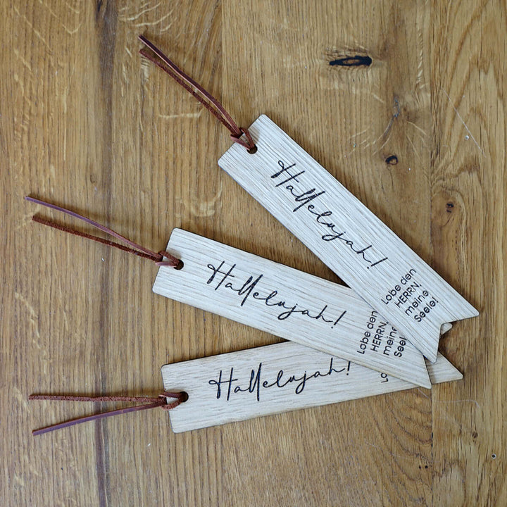 Holz-Lesezeichen "Hallelujah!" · Echtes Holz · Gravur Bibelvers – Aus Gnade