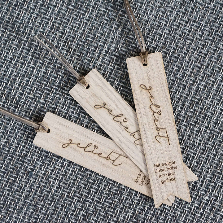 Holz-Lesezeichen "geliebt" · Echtes Holz · Gravur – Aus Gnade