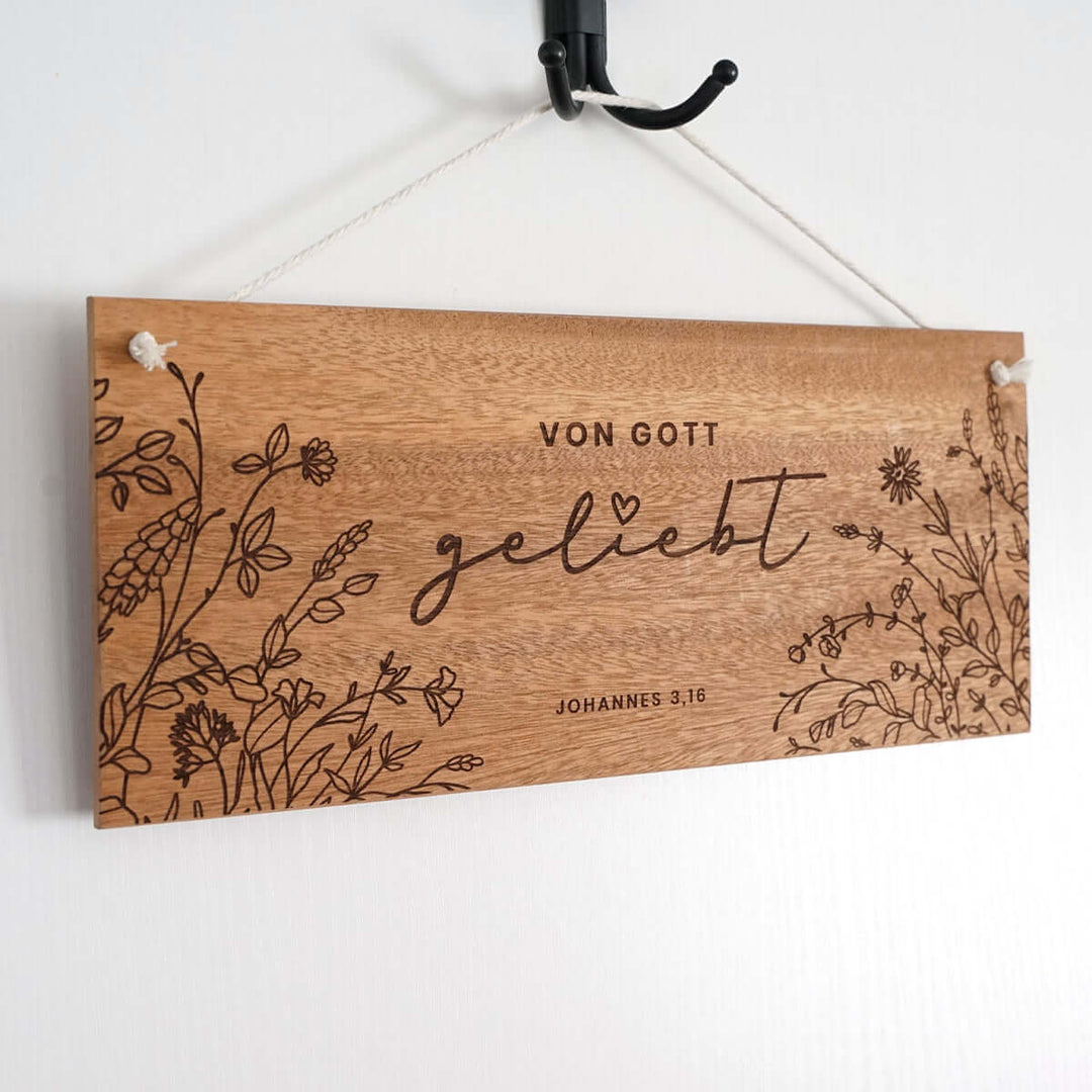 Personalisiertes Holzschild "Von Gott geliebt" · Wunschname als Gravur – Aus Gnade