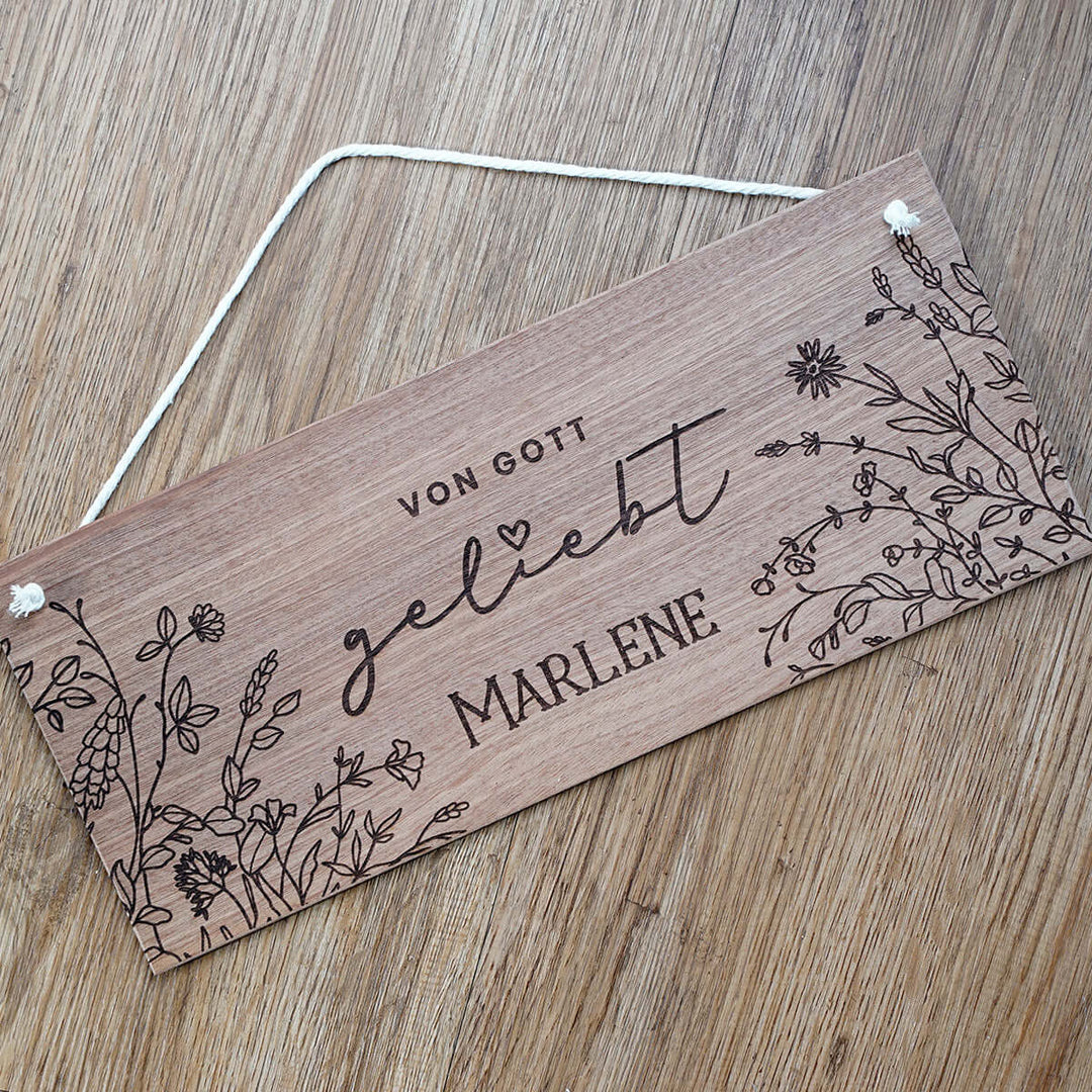 Personalisiertes Holzschild "Von Gott geliebt" · Wunschname als Gravur – Aus Gnade