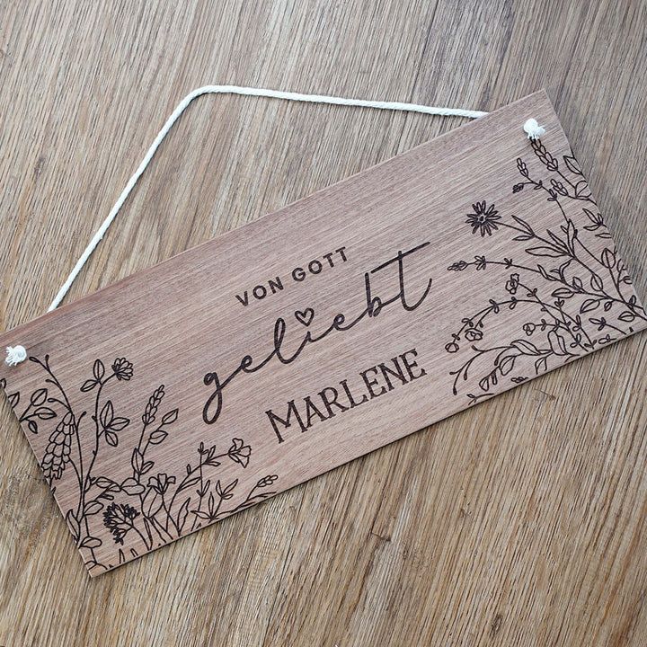 Personalisiertes Holzschild "Von Gott geliebt" · Wunschname als Gravur – Aus Gnade