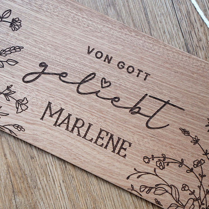 Personalisiertes Holzschild "Von Gott geliebt" · Wunschname als Gravur – Aus Gnade