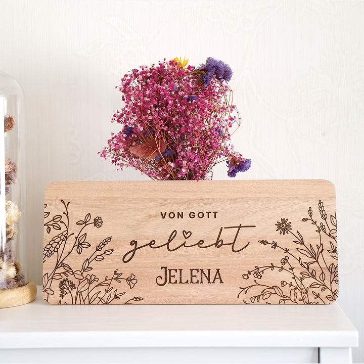 Personalisiertes Holzschild "Von Gott geliebt" · Wunschname als Gravur