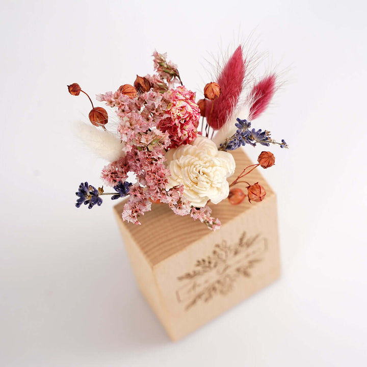 Holzvase "Aus Gnade" mit Trockenblumen · handgefertigt · Gravur – Aus Gnade