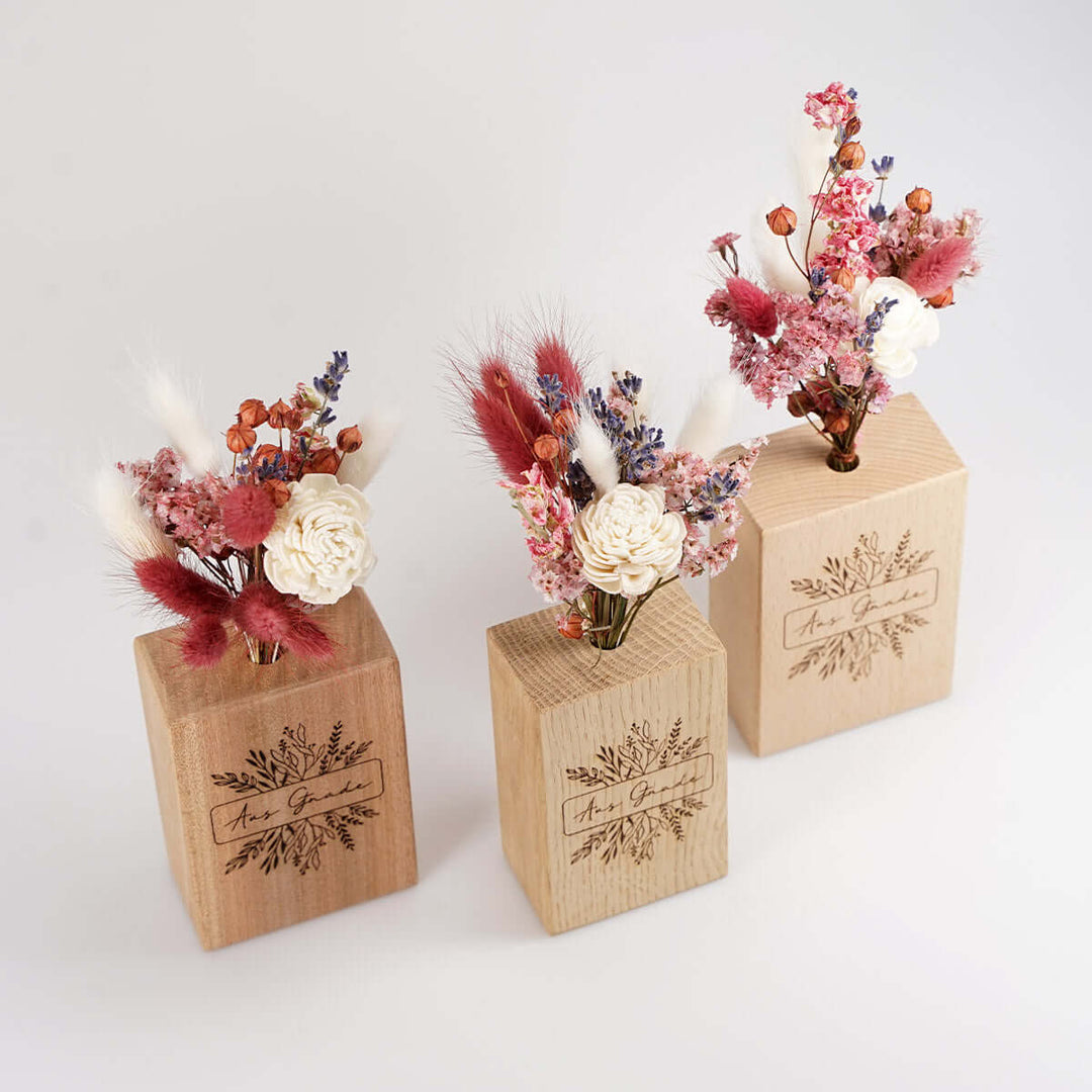 Holzvase "Aus Gnade" mit Trockenblumen · handgefertigt · Gravur – Aus Gnade