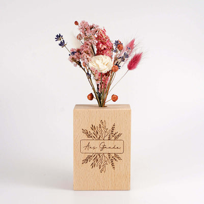 Holzvase "Aus Gnade" mit Trockenblumen · handgefertigt · Gravur – Aus Gnade