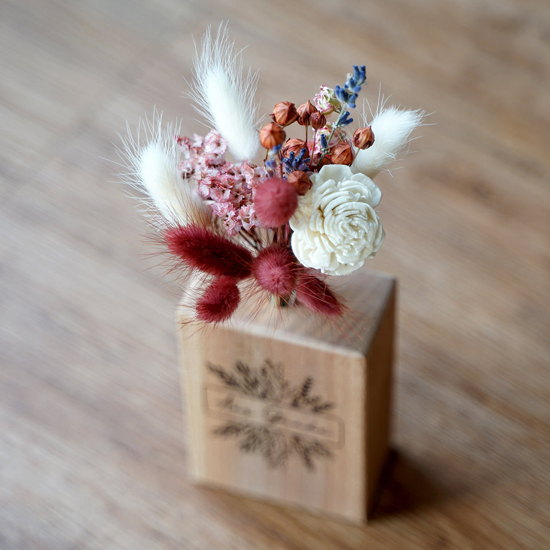 Personalisierte Holzvase "Dein Text" mit Trockenblumen · Gravur