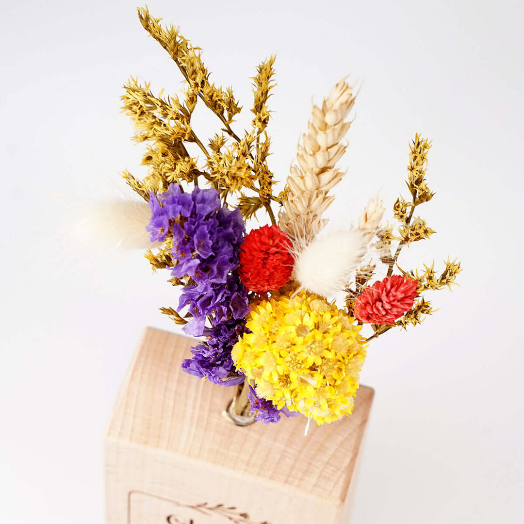 Holzvase "Glaube Hoffnung Liebe" mit Trockenblumen · Gravur