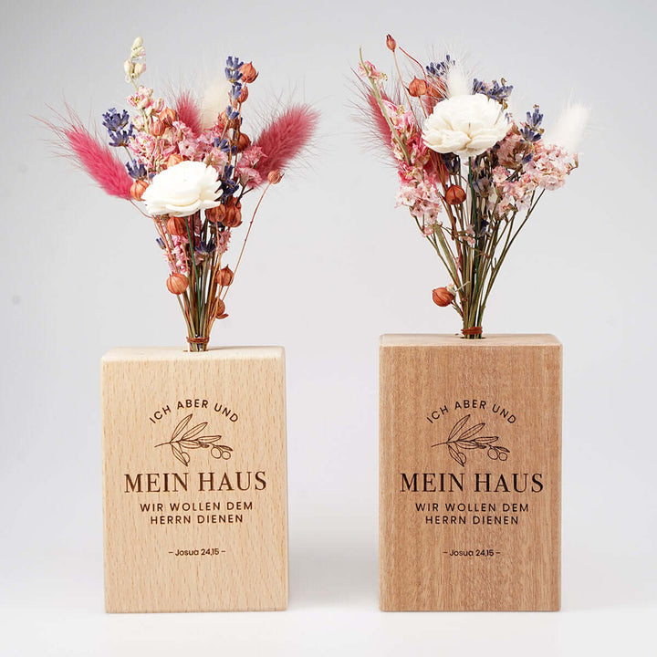 Holzvase "Mein Haus" mit Trockenblumen · handgefertigt · Gravur – Aus Gnade