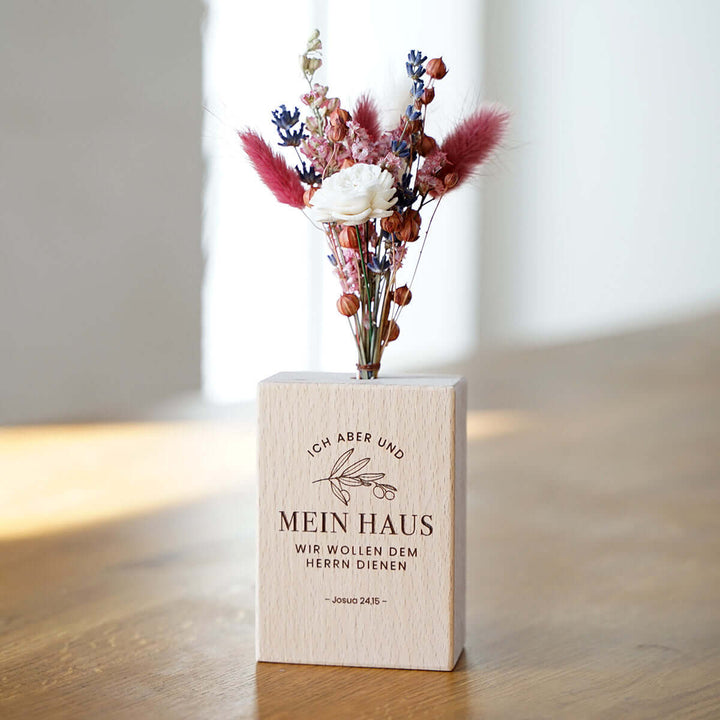 Holzvase "Mein Haus" mit Trockenblumen · handgefertigt · Gravur – Aus Gnade