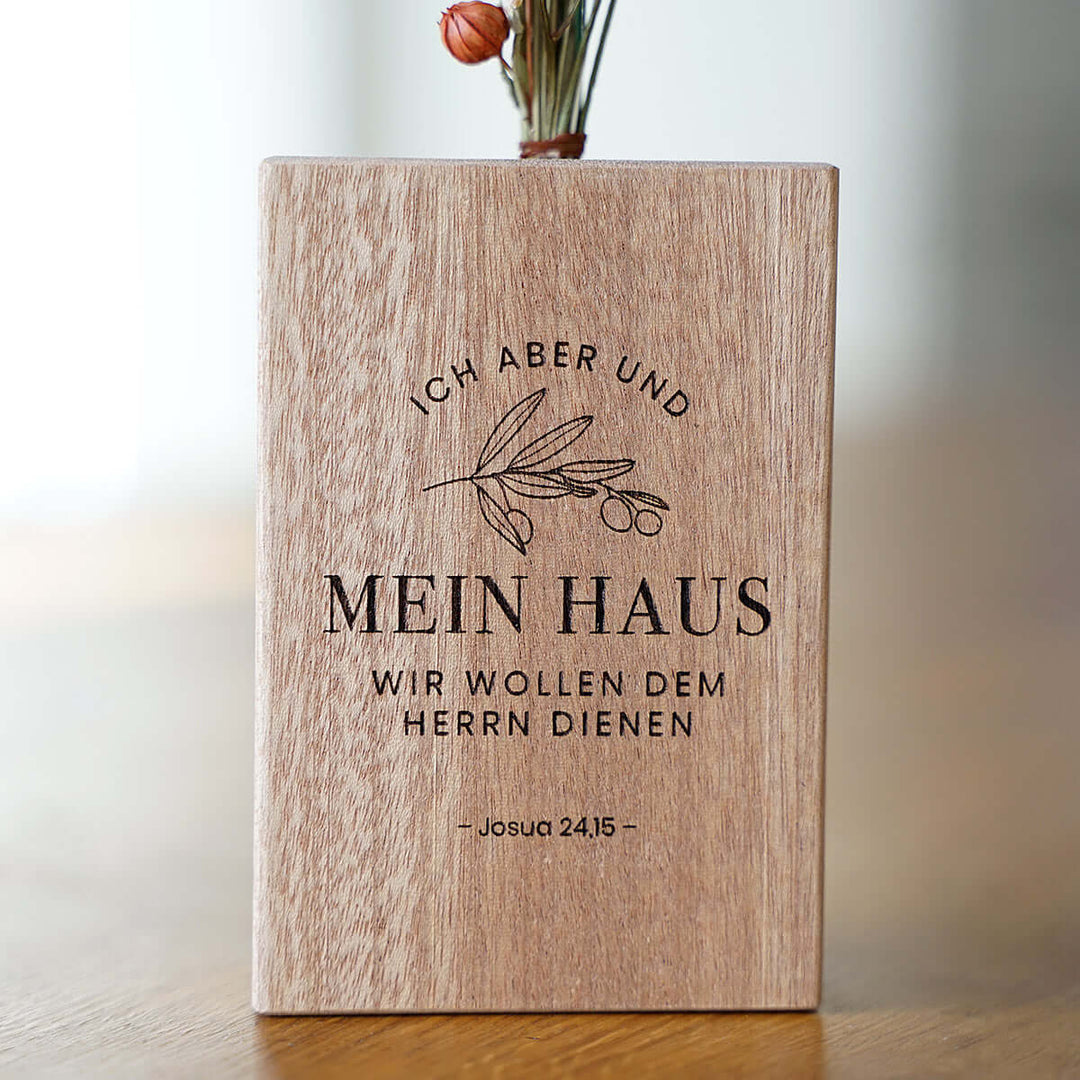 Holzvase "Mein Haus" mit Trockenblumen · handgefertigt · Gravur – Aus Gnade
