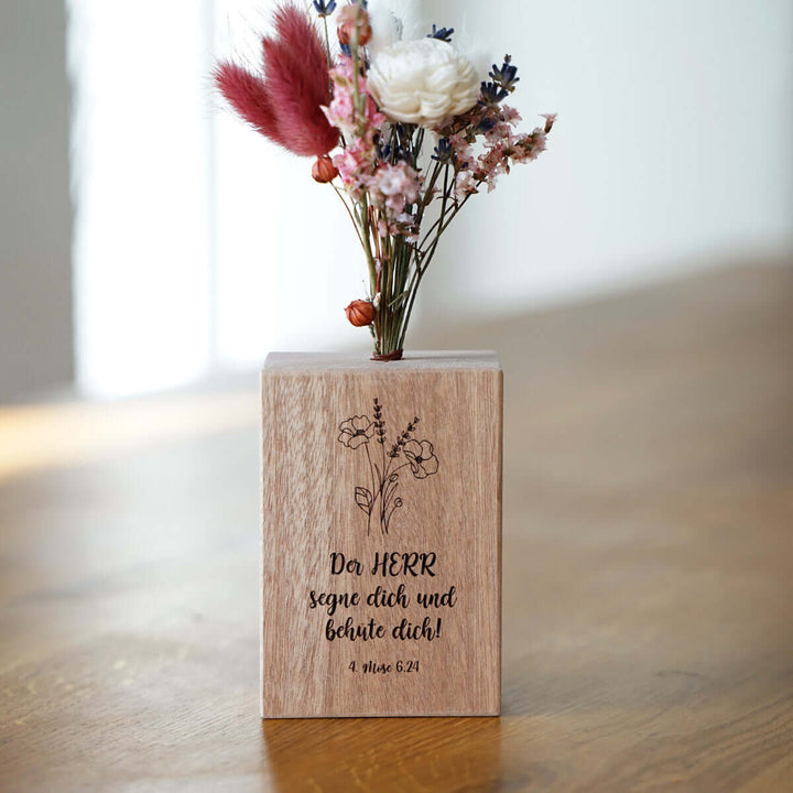 Holzvase "Gottes Segen" mit Trockenblumen · handgefertigt · Gravur – Aus Gnade