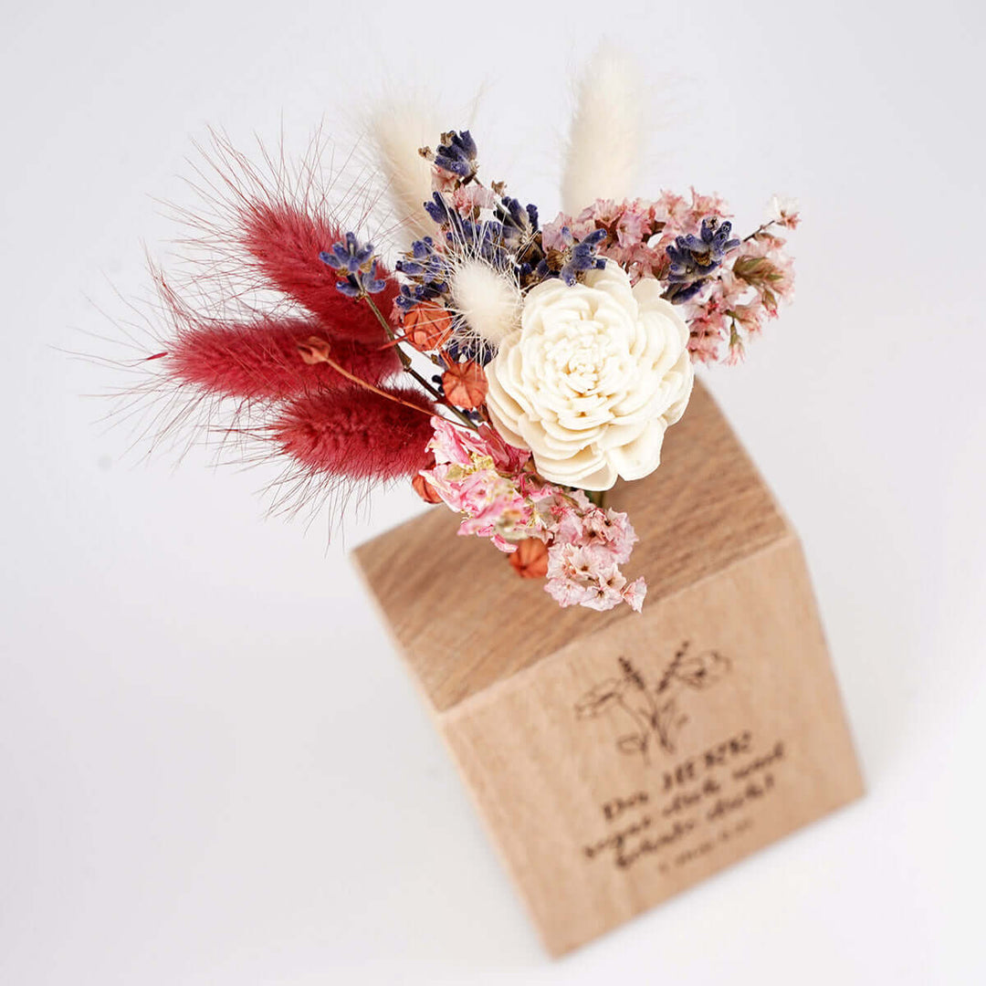 Holzvase "Gottes Segen" mit Trockenblumen · handgefertigt · Gravur – Aus Gnade