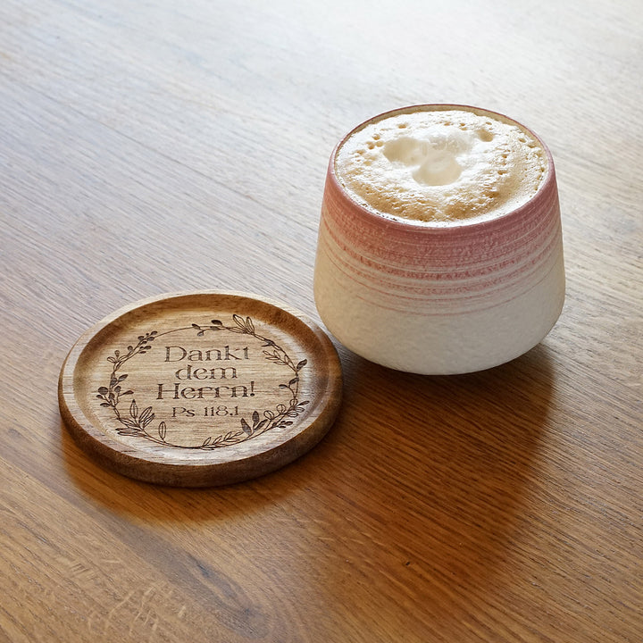 Kaffeetasse "Flat White" · inkl. Holzuntersetzer mit Bibelvers-Gravur