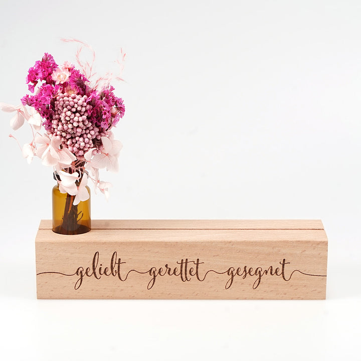 Kartenhalter "geliebt gerettet gesegnet" mit Trockenblumen · Holzgravur · inkl. Postkarte