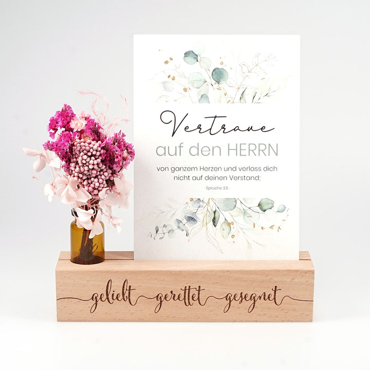 Kartenhalter "geliebt gerettet gesegnet" mit Trockenblumen · Holzgravur · inkl. Postkarte