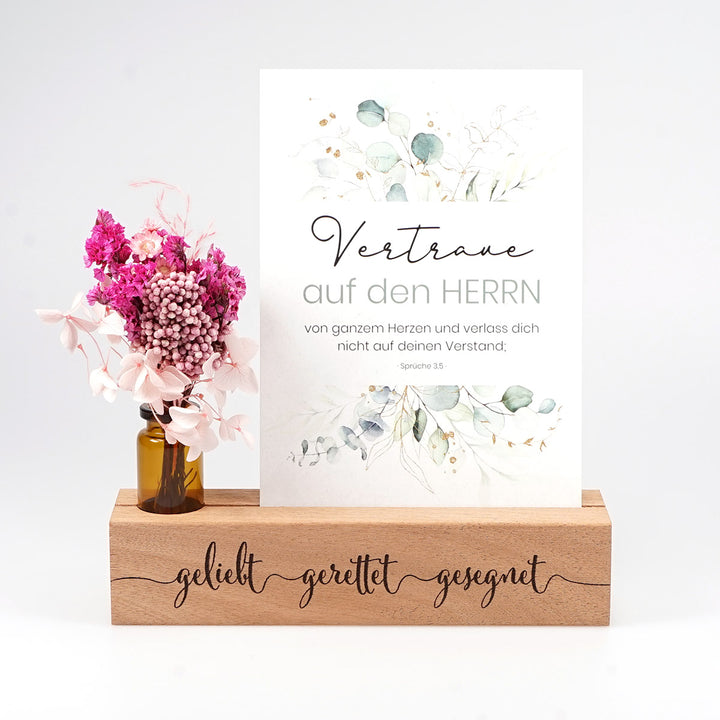 Kartenhalter "geliebt gerettet gesegnet" mit Trockenblumen · Holzgravur · inkl. Postkarte