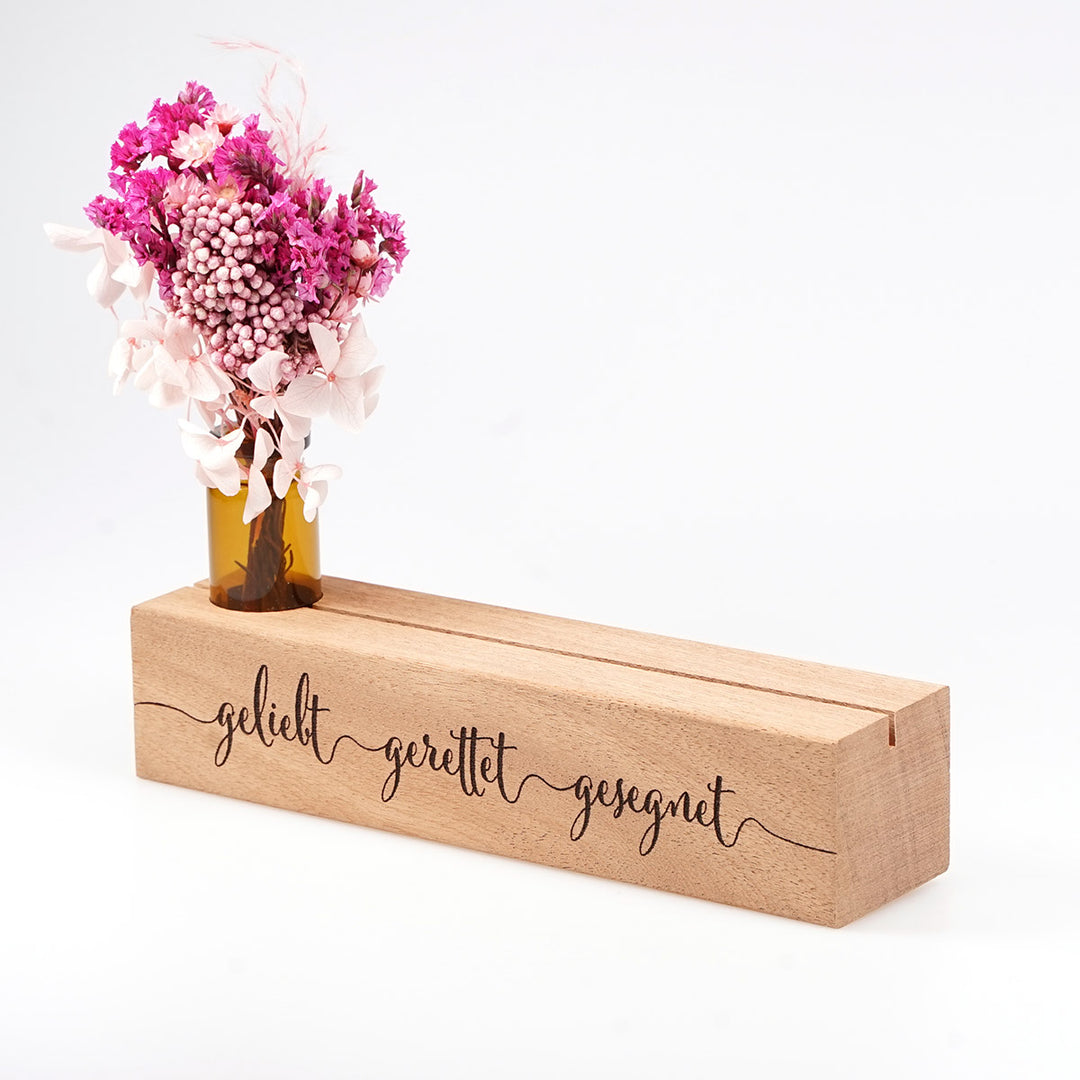 Kartenhalter "geliebt gerettet gesegnet" mit Trockenblumen · Holzgravur · inkl. Postkarte