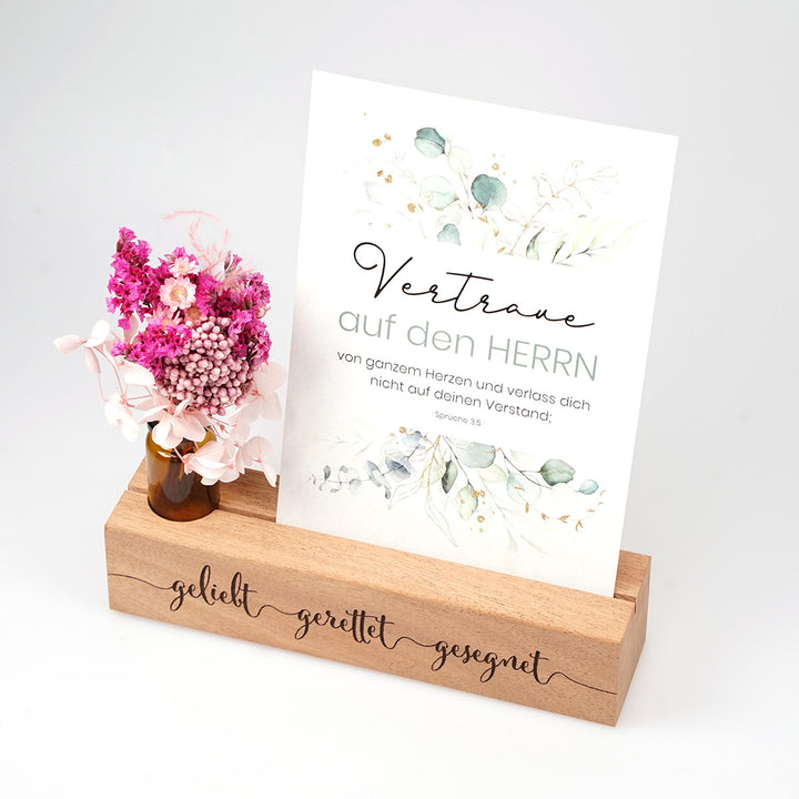 Kartenhalter "geliebt gerettet gesegnet" mit Trockenblumen · Holzgravur · inkl. Postkarte