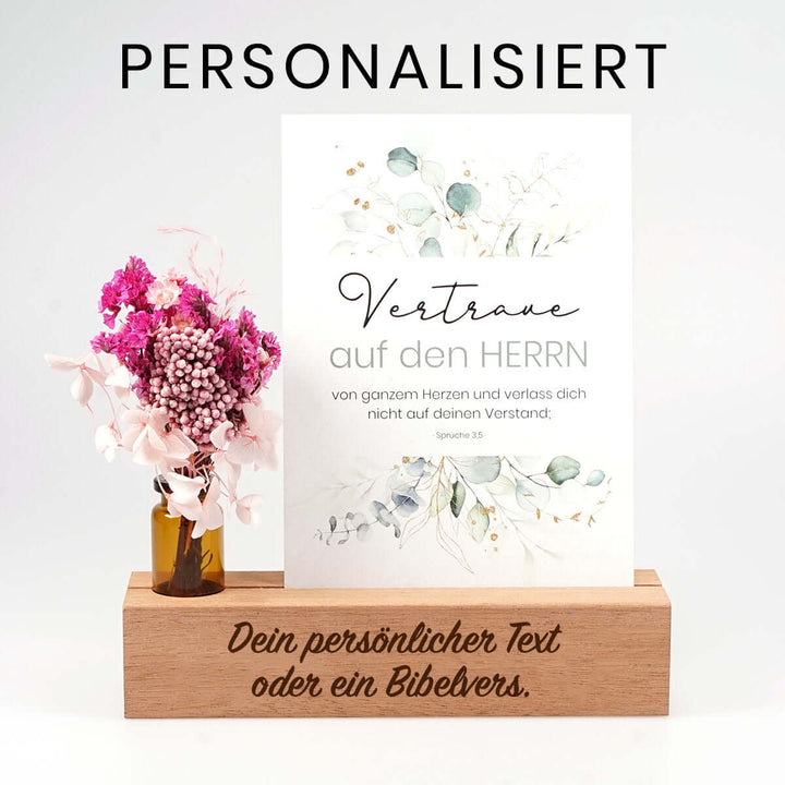 Personalisierter Kartenhalter "Dein Text" mit Trockenblumen · Holzgravur · inkl. Postkarte