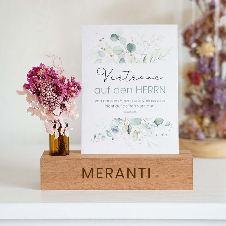 Personalisierter Kartenhalter "Dein Text" mit Trockenblumen · Holzgravur · inkl. Postkarte