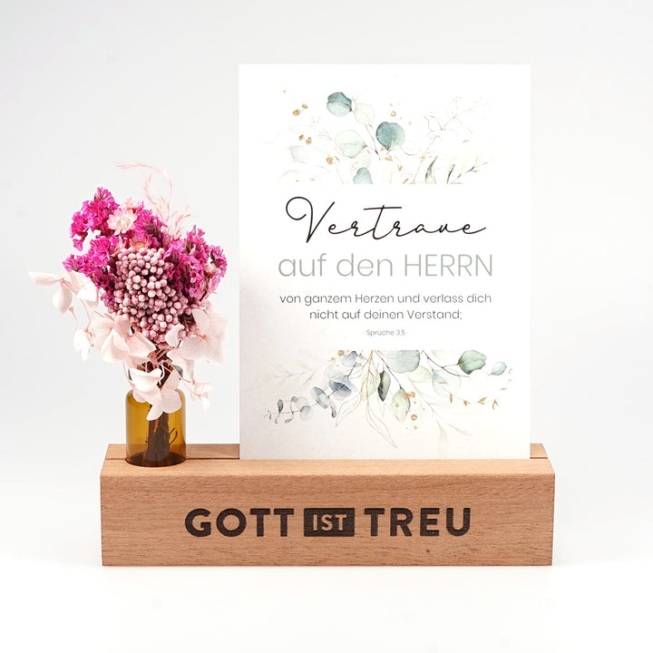 Kartenhalter "Gott ist treu" mit Trockenblumen · Holzgravur · inkl. Postkarte