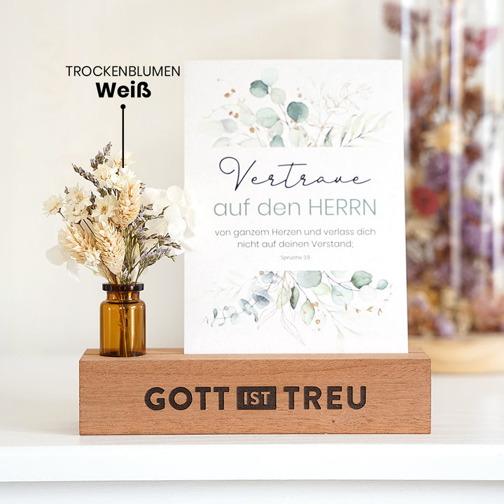 Kartenhalter "Gott ist treu" mit Trockenblumen · Holzgravur · inkl. Postkarte