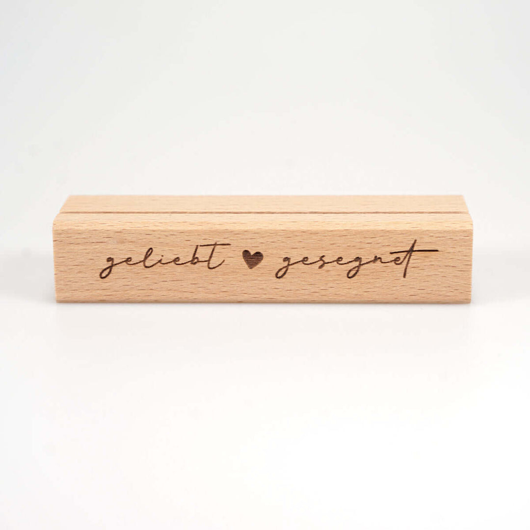 Kartenhalter "geliebt ♡ gesegnet" Holzgravur · handmade – Aus Gnade