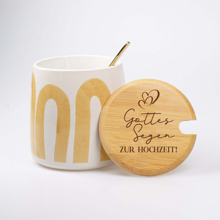 Premium Tasse "Gottes Segen zur Hochzeit" · inkl. Holzdeckel, Gravur & Löffel