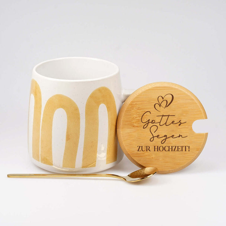 Premium Tasse "Gottes Segen zur Hochzeit" · inkl. Holzdeckel, Gravur & Löffel