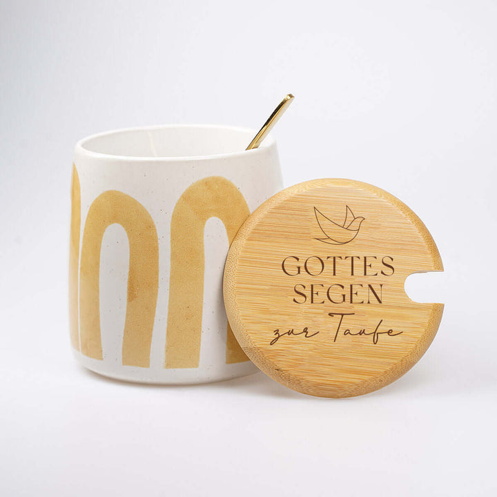 Premium Tasse "Gottes Segen zur Taufe" · inkl. Holzdeckel, Gravur & Löffel
