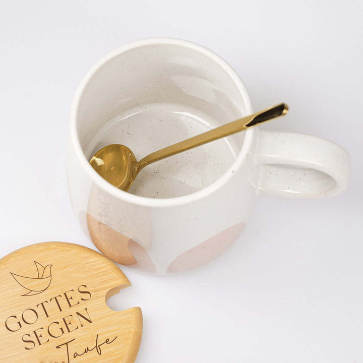 Premium Tasse "Gottes Segen zur Taufe" · inkl. Holzdeckel, Gravur & Löffel