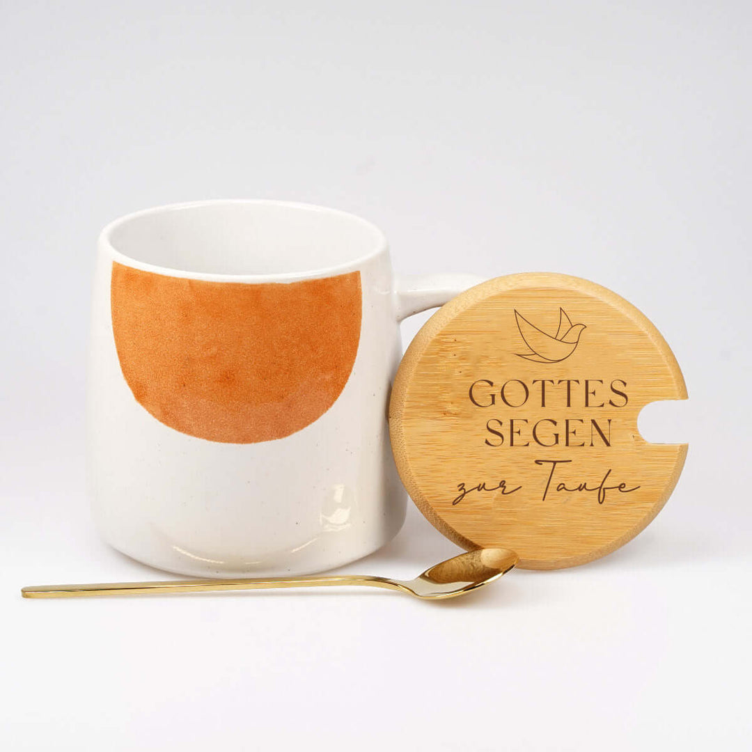 Premium Tasse "Gottes Segen zur Taufe" · inkl. Holzdeckel, Gravur & Löffel