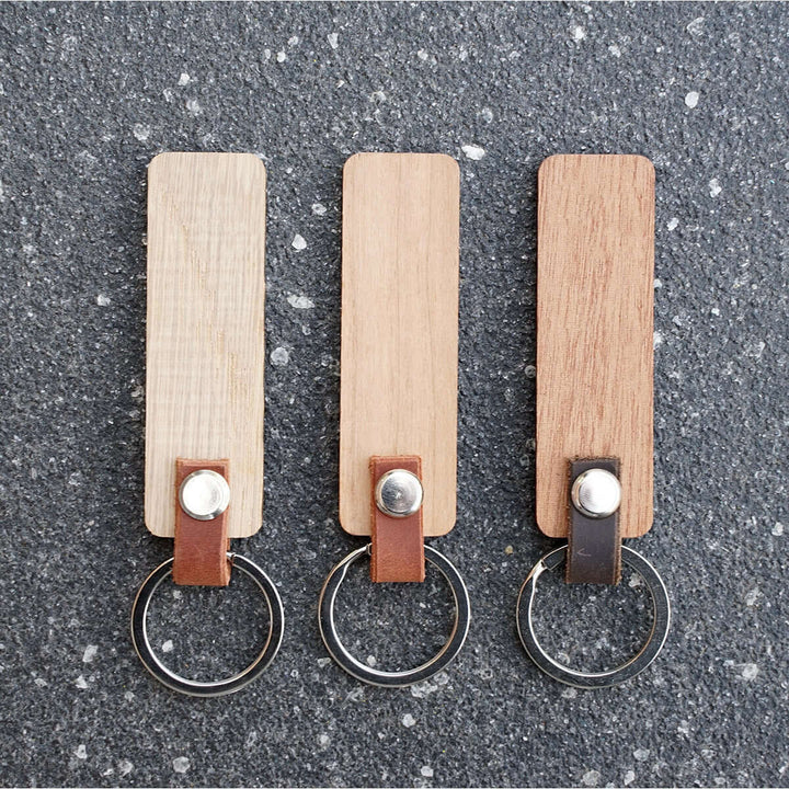 Personalisiertes Holz-Schlüsselanhänger · Geschenk mit Gravur