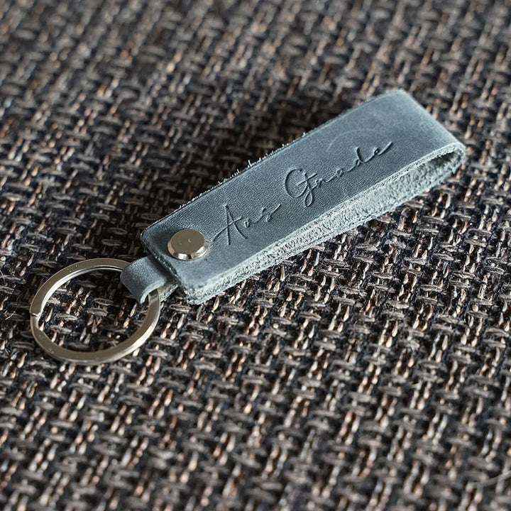 Schlüsselanhänger "Aus Gnade" · Echtes Leder · Prägung – Aus Gnade